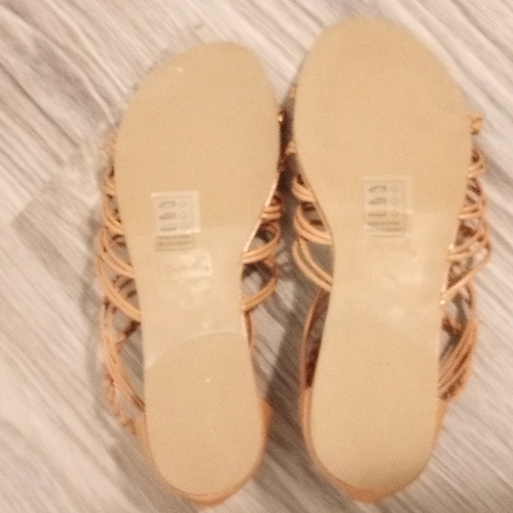New Qupid Tan Sandal, women's size 9 - Picture 4 of 4